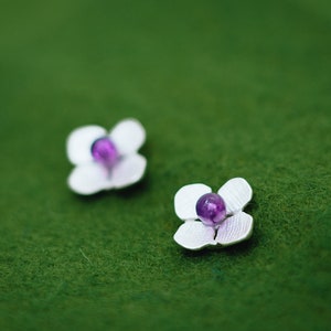 Hortensia - petites boucles d'oreilles - argent - améthyste - violet - fleur - hypoallergénique - - simple - japonais - post - clous d'oreilles