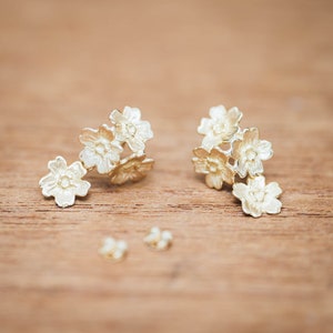 桜 18K イエロー ゴールドまたはプラチナ イヤリング - 桜の花 - スイング イヤリング - エシカル ゴールド