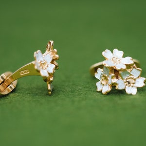 カフスボタン - 桜の花 - 3つの花 - 日本のジュエリー - 桜のイヤリング - シルバーとゴールドの組み合わせ
