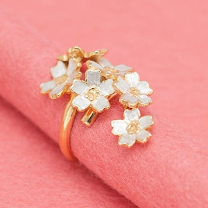 日本の桜 - 調節可能なリング - 桜の花 - フリーサイズのスイングリング - ゴールドとシルバーの組み合わせ - フェミニンなデザイン