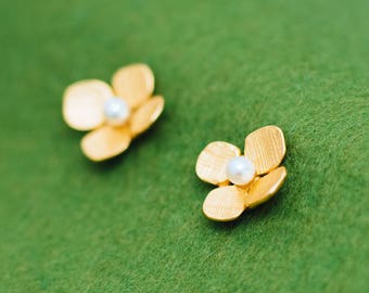 Hydrangea - earrings - pearl - gold - Amethyst - flower - hypo-allergenic -  - simple - japanese - post - studs