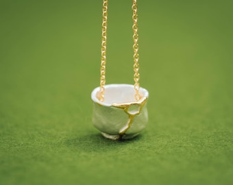 Kintsugi chawan necklace - golden repair - pendant and chain - hypoallergenic - Japanese culture - gift for her - Japanese tea cup