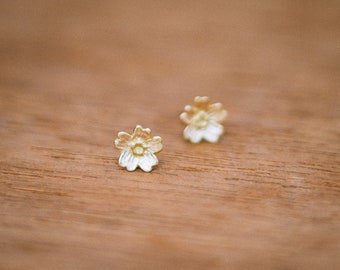 18k earrings - Sakura earrings - Cherry Blossom - Japanese earrings - Japanese flowers - hypoallergenic - 18k studs - Sakura - ethical gold