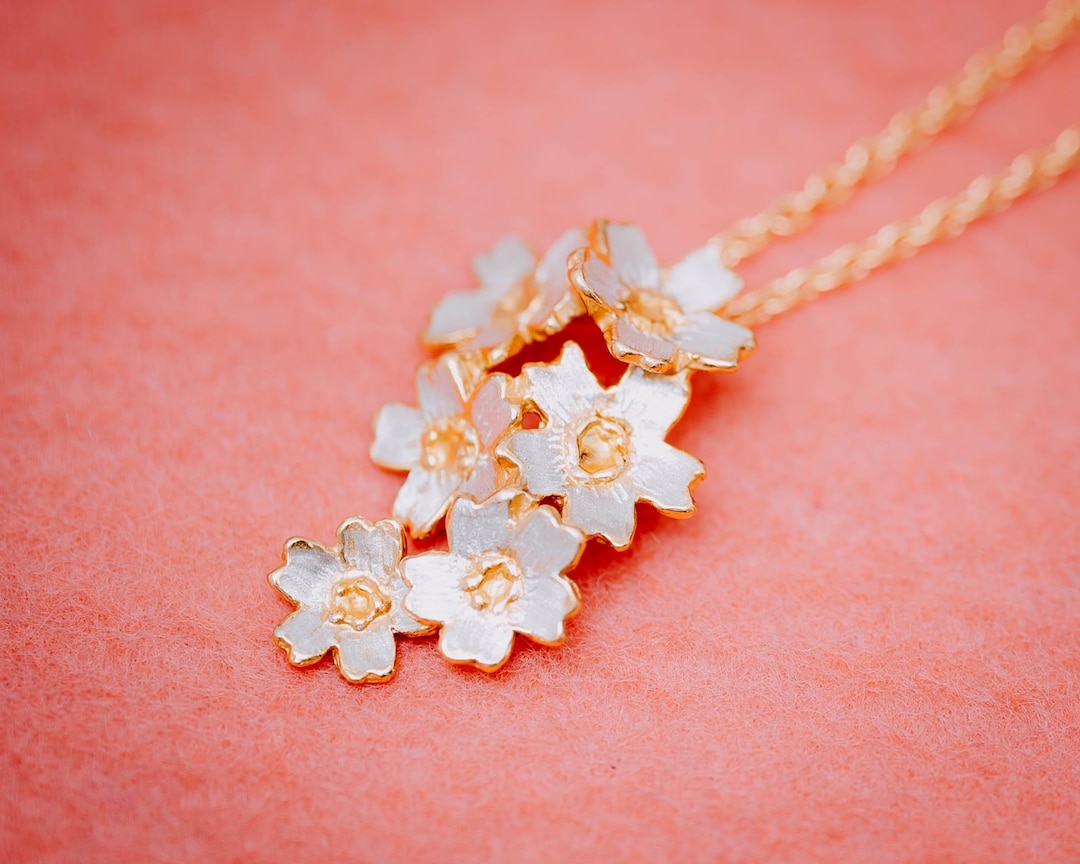 YAMI NO HANA ARAKI’s jewelry and flower YAMI NO HANA ARAKI's jewelry and flower Nobuyushi Araki