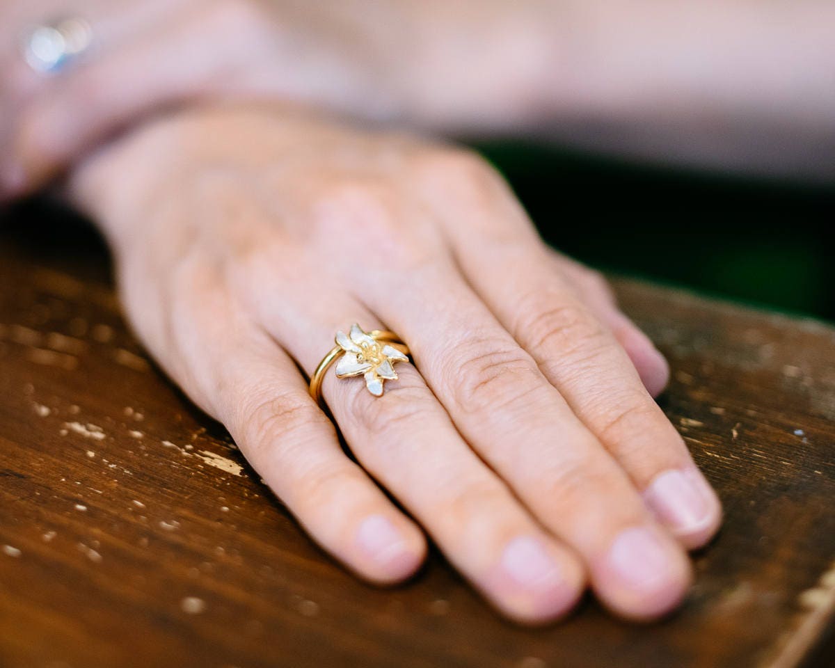 Lily Ring - Adjustable Ring - Flower - Classic Design - Gold and