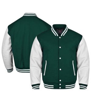 Könnte beinhalten: Eine grün-weiße Collegejacke. Die Jacke hat einen grünen Körper mit weißen Ärmeln. Kragen, Manschetten und Saum sind mit weißen Streifen versehen. Die Jacke hat eine Knopfleiste und zwei Vordertaschen.