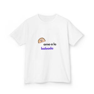 May include: White t-shirt with a cartoon baleada graphic and the text "amo a la baleada" in blue. The baleada graphic is a half-circle with a smiling face. The shirt is made of a soft, comfortable material.