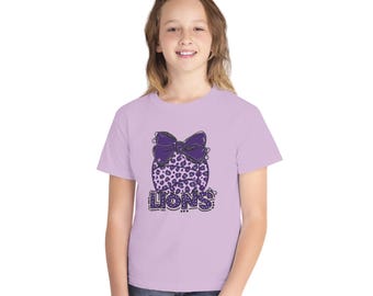 Lila Leopard Print Basketball mit Bogen Jugend Komfort Farben T-Shirt | Löwen Schulgeist Tee