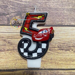 Autos, cumpleaños de autos, vela de cumpleaños, vela personalizada, vela pintada, auto de carreras, adorno para pastel, Rayo McQueen, pastel de cumpleaños, cumpleaños, regalo