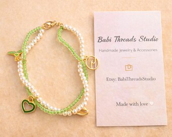 Green Beaded Bracelet with Pearls, Gold Charm Bracelet, Handmade Pearl Bracelet, Dainty Bracelet, Beach Jewelry, Gift for Her