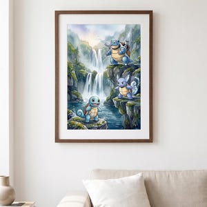 Può includere: Una stampa artistica incorniciata in stile acquerello raffigurante tre creature blu simili a tartarughe in un paesaggio montano con una cascata. La creatura più grande si trova su una scogliera, mentre due più piccole sono posizionate su rocce.
