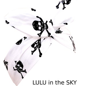 Wit met zwarte schedel en gekruiste beenderenprint ROCKABILLY hoofdband haardoek