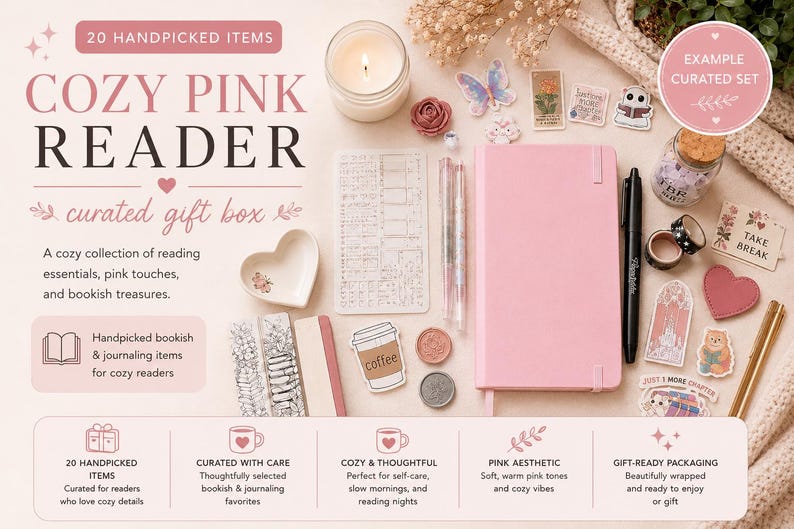 Puede incluir: Un set de regalo curado que incluye un cuaderno rosa, un bol&iacute;grafo negro, un bol&iacute;grafo dorado, una vela, un plato en forma de coraz&oacute;n, pegatinas, cinta adhesiva y varios art&iacute;culos de papeler&iacute;a. El texto dice COZY PINK READER y 20 HANDPICKED ITEMS.