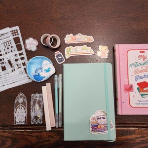 Caja de regalo para amantes de los libros / Set de regalo para lectores selectos / Diario literario y accesorios de lectura / Paquete de cuidado para lectores / Regalo de lectura imagen 3