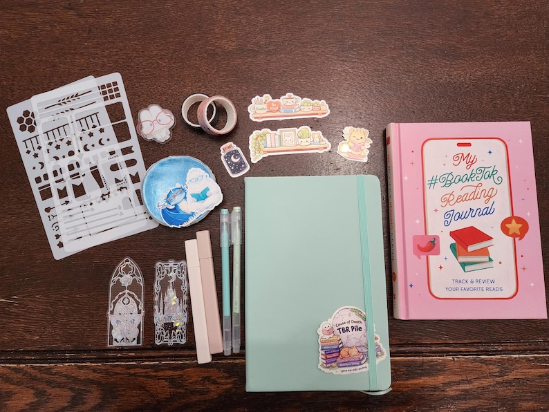 Caja de regalo para amantes de los libros / Set de regalo para lectores selectos / Diario literario y accesorios de lectura / Paquete de cuidado para lectores / Regalo de lectura imagen 3