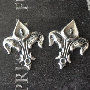 Fleur de Lis messingstempels, sterlingzilveren afwerking, TWEE