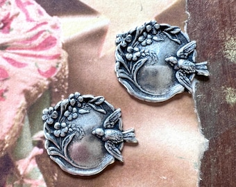 Viktorianische Messing Kreise mit Spatz Anhängern, Sterling Silber Finish, ZWEI