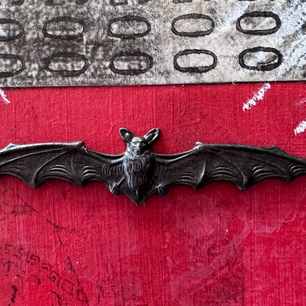 Chauve-souris gothique en laiton, longue envergure, finition noire satinée