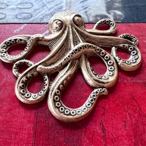 Stor Steampunk-mässingsbläckfisk, mässingsoxfinish, 64 mm x 53 mm