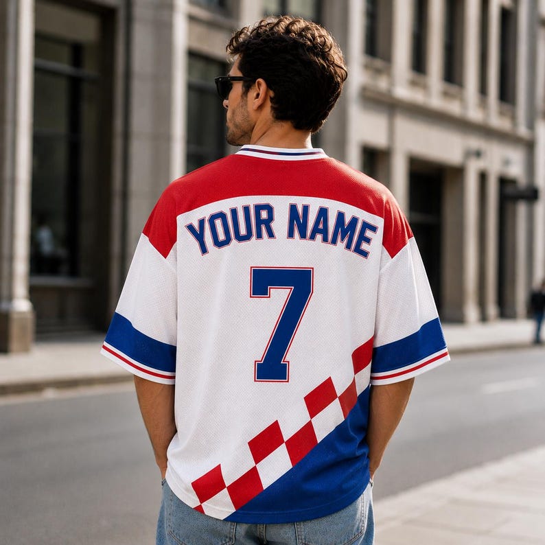 Camiseta de aficionado al fútbol de Croacia, camiseta de fútbol personalizada, camiseta con nombre y número personalizados, ropa para aficionados a Croacia, regalo para jóvenes seguidores del fútbol. imagen 2