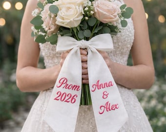 Spersonalizowany haftowany szarfę na bukiet dla pary na bal maturalny, szarfa z napisem na zakończenie roku szkolnego, spersonalizowana wstążka z monogramem, prezent dla niej, prezent ślubny