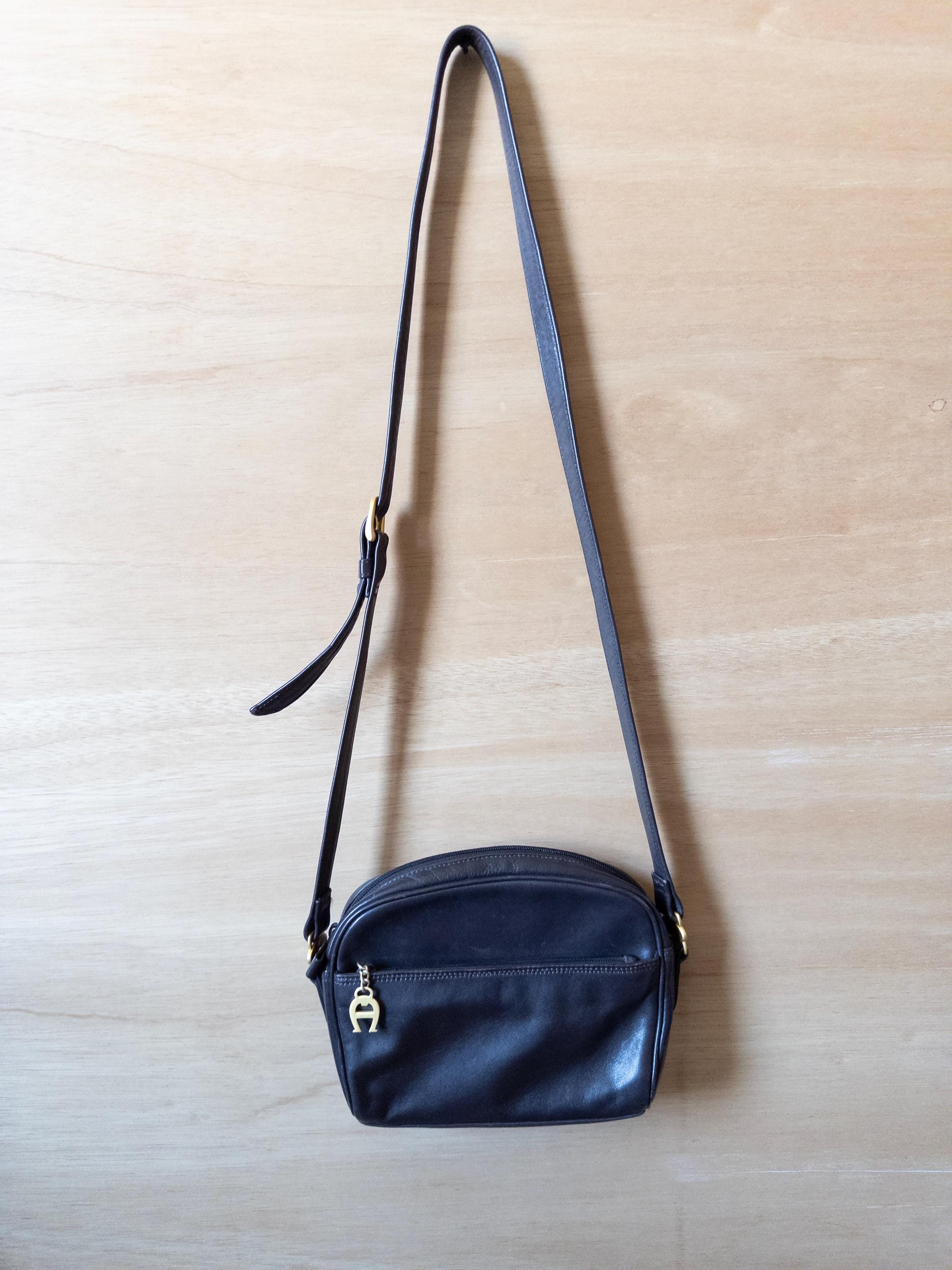 エティエンヌアイグナー ボストンバッグ ロゴプレート ゴールド金具 レザー 黒 AIGNER アイグナー ブラック ボストンバッグ 黒 ゴールド金具