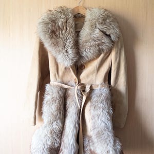 Vintage Tapestry Faux Fur Trim Vegan Coat With Beautiful Vintage Tapestry Faux Fur Trim Vegan Coat With Beautiful