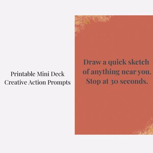 Könnte beinhalten: Ein druckbares Mini-Deck mit kreativen Aktionsaufforderungen. Die Karte zeigt einen terrakottafarbenen Hintergrund mit dem Text "Zeichne eine schnelle Skizze von allem in deiner Nähe. Stoppe nach 30 Sekunden."