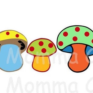 Puede incluir: Ilustración de tres setas de dibujos animados con lunares rojos en sus sombreros. Las setas tienen sombreros y tallos de diferentes colores, incluyendo amarillo, verde y naranja. El fondo es blanco.