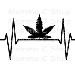 Op de afbeelding: Zwart grafisch ontwerp van een cannabisblad in een hartslaglijn. De afbeelding is in zwart-wit, met de details van het blad duidelijk zichtbaar, tegen een witte achtergrond.