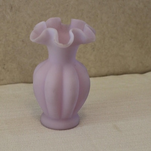 Vintage Fenton Lilac Purple Satin Glass Vase – Ruffled Rim, Ribbed Panel Design