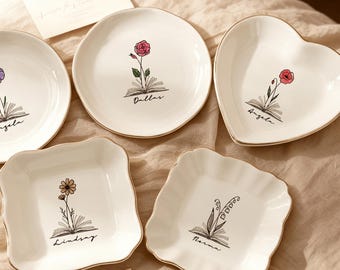 Plato decorativo personalizado con la flor de nacimiento, soporte para anillos de joyería con diseño de acuarela, regalo personalizado para damas de honor