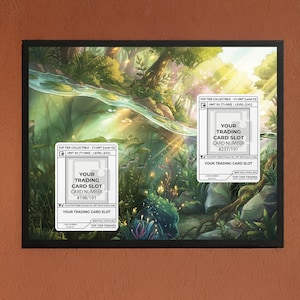 Puede incluir: Una obra de arte enmarcada que presenta un paisaje de fantas&iacute;a vibrante con un r&iacute;o y exuberante vegetaci&oacute;n. La imagen incluye tres ranuras para tarjetas coleccionables blancas con el texto: "YOUR TRADING CARD SLOT" y los n&uacute;meros de tarjeta #198/191 y #237/191.