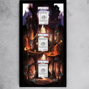 Puede incluir: Una obra de arte enmarcada que presenta un paisaje de fantas&iacute;a con tres ranuras para tarjetas coleccionables. La obra de arte representa una caverna ardiente con flujos de lava y formaciones rocosas oscuras. Cada ranura muestra una tarjeta con el texto: "YOUR TRADING CARD SLOT CARD NUMBER".