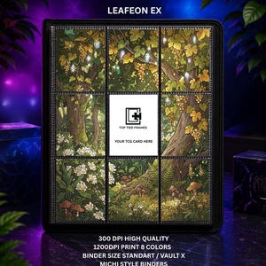 Peut inclure: Un classeur de cartes à collectionner noir avec un affichage à neuf poches et une illustration de forêt avec des arbres, des raisins et des champignons. La poche centrale contient une carte blanche avec le texte TOP TIER FRAMES YOUR TCG CARD HERE.