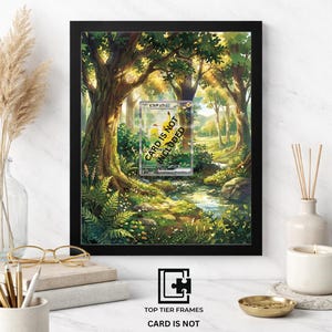 Puede incluir: Un marco negro de 20,32 cm x 25,4 cm muestra una escena de bosque con una carta coleccionable. La obra presenta un paisaje verde con árboles, un arroyo y luz solar. El texto en el marco dice "8X10 FRAME" y "CARD IS NOT INCLUDED".