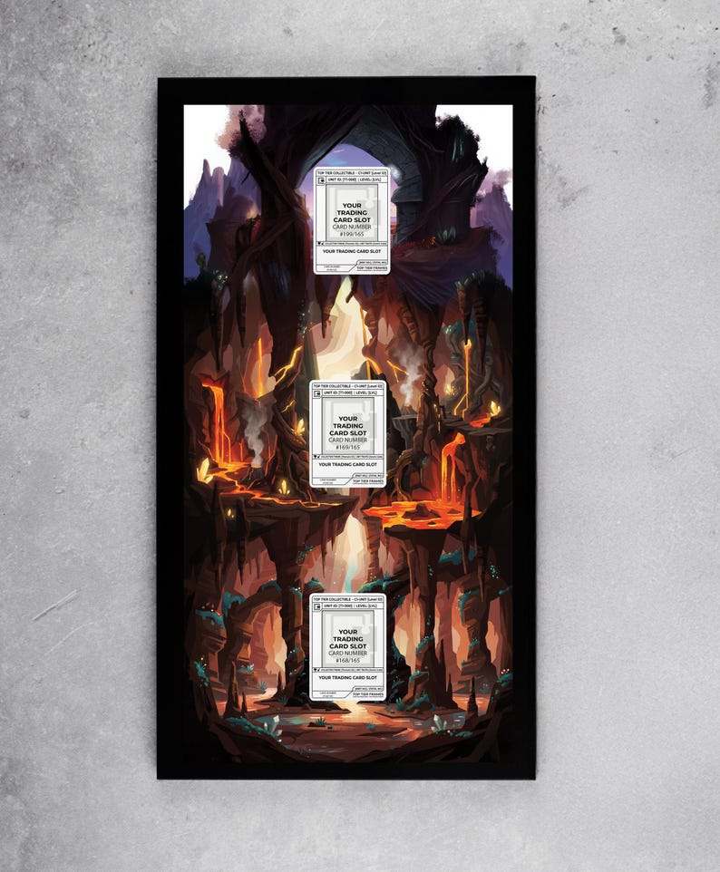 Puede incluir: Una impresi&oacute;n art&iacute;stica enmarcada que representa un paisaje volc&aacute;nico con tres ranuras para tarjetas coleccionables. La obra de arte presenta lava ardiente, formaciones rocosas oscuras y el texto "YOUR TRADING CARD SLOT" en cada ranura.
