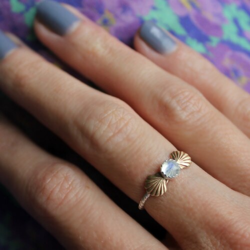 Silberring, Muschelring, Meerjungfrauenring, Stapelring, Stapelring aus Sterling Silber mit Muscheln aus Messing