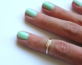 Sterling silver knuckle ring, feather ring - midi ring, stacking ring, silver ring