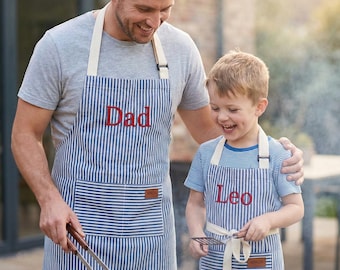Ensemble de tablier personnalisé père fils à rayures bleues assorti papa et moi cadeau barbecue nom brodé personnalisé tablier de grillade pour hommes enfants petit chef