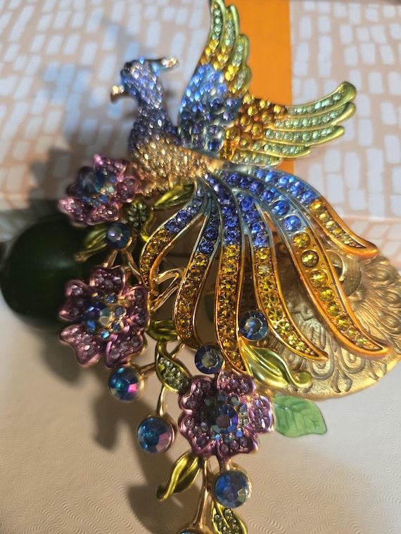 New Stunner Goldtone Crysta Peacock Pin