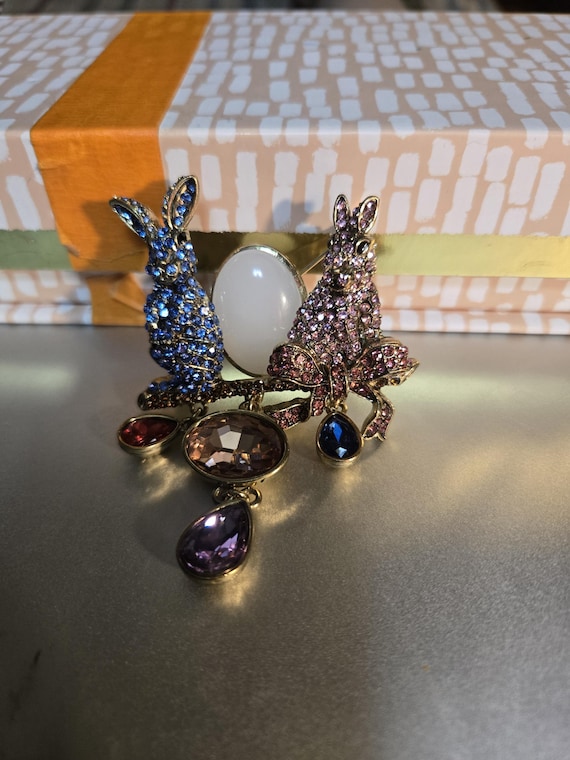 Rabbit Crystal Bunnt Broach "New"