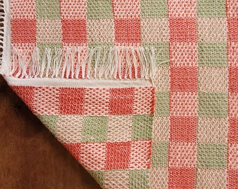 Afgewerkt Rag Vloerkleed - 22 1/2 "x 41 1/2" - Christmas Plaid Squares - Klaar voor verzending