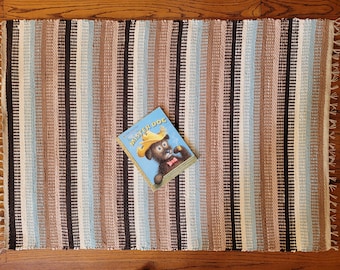 Afgewerkt handgemaakte rag tapijt - bruin, crème en aqua rag tapijt - 27 1/2 "m x 39 1/2" in.