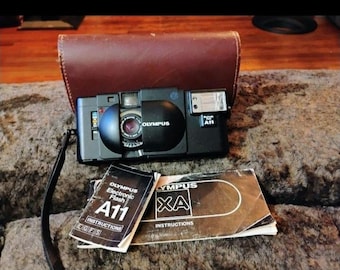 Vintage Olympus XA 4 Makro mit Blitz A11 35 mm Messsucherkamera