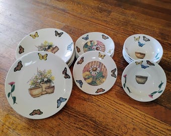 Zestaw naczyń w kształcie motyli z kolekcji Vintage Totally Today dla 5 osób