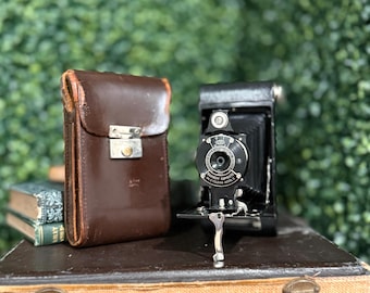 1970年代のヴィンテージ Petri FT 35 mm フィルムカメラ（革製ケース