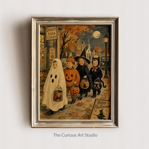 Pode incluir: Uma impressão emoldurada de estilo vintage retratando quatro crianças com fantasias de Halloween, incluindo um fantasma, uma abóbora, uma bruxa e um gato preto, passando por uma loja chamada Dodge's Soda Candy. Folhas de outono e lua cheia.