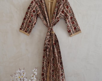 Ręcznie robiony bawełniany szlafrok kimono z ściegiem kantha | Czerwony kwiatowy wzór, odzież domowa