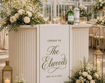 Banner personalizado para la barra de bebidas de la boda, camino de mesa personalizado con apellido y fecha, cartel de brindis por la pareja, decoración elegante para la estación de bebidas de la recepción.